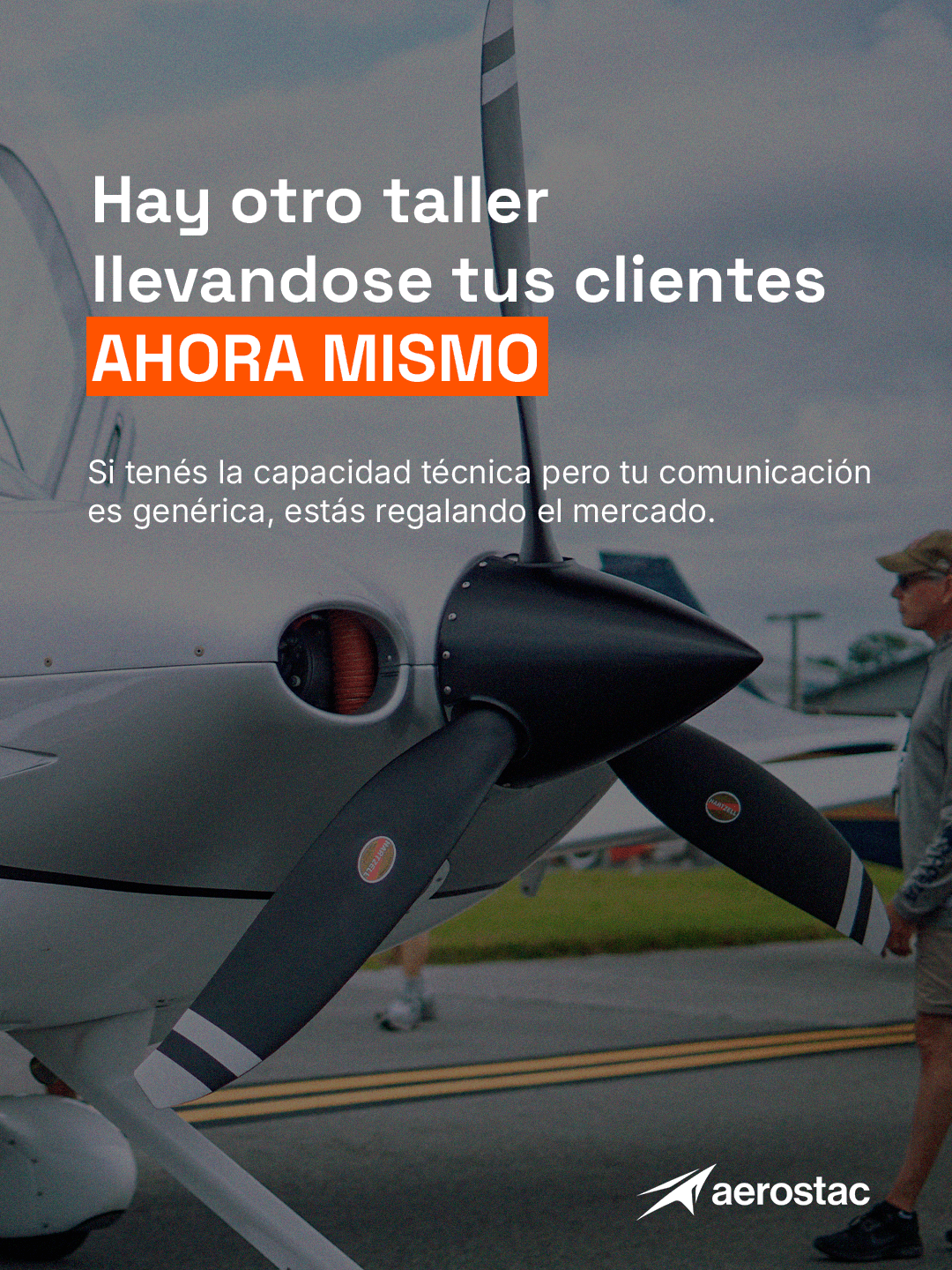 Hélice de aeronave con mensaje sobre comunicación de marca aeronáutica