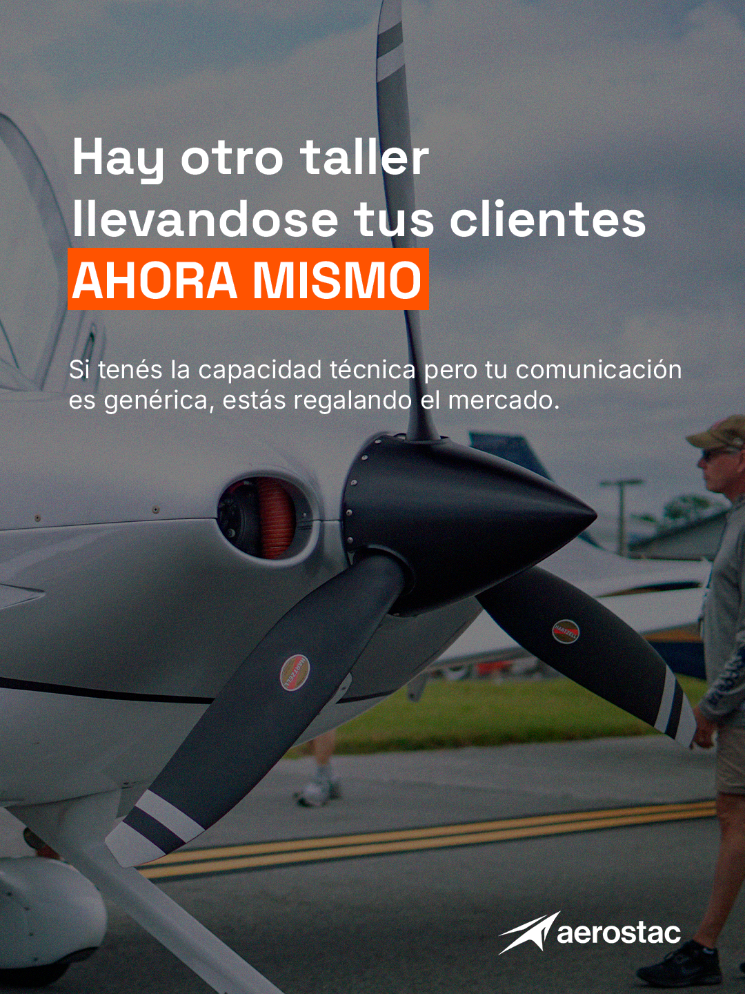 Hélice de aeronave con mensaje sobre comunicación de marca aeronáutica